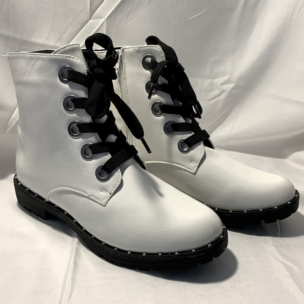 NWOT Qupid “Velora” White Crinkled Combat Boot